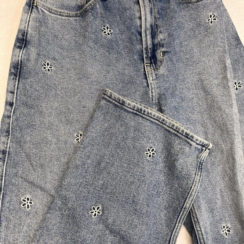 Hollister Daisy Embroidered Jeans Ultra High Rise Light Blue Wash Size 23R - Picture 2 of 8
